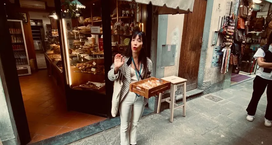 Tour guide in Florence streets